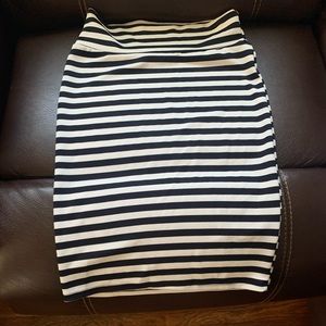 Black and white high rise skirt